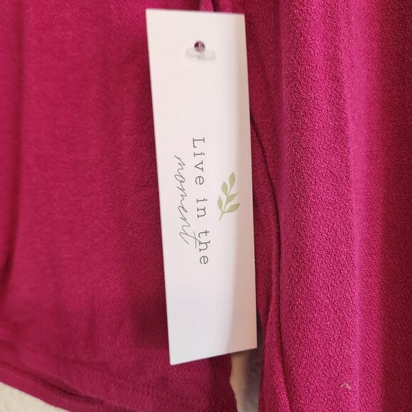 Live in the Moment Women's Size Medium Small Crop Hot Pink/White Long Sleeve New - Picture 3 of 5
